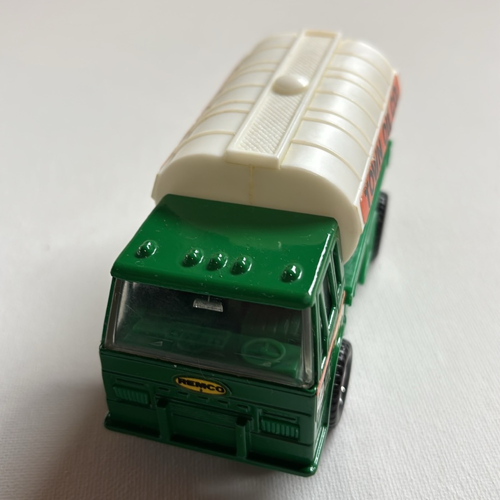 Remco 1988 Remco Town Oil Co Truck Green and White Toy Oil Truck - Picture 5 of 13